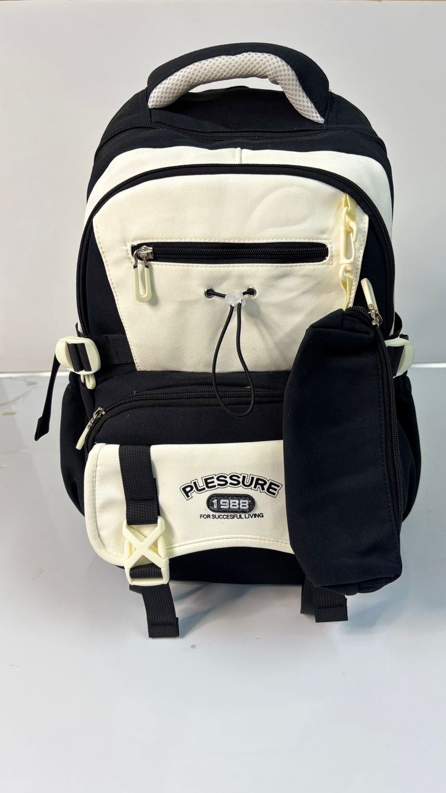 IMG-20250829-WA0057 حقيبة الكلاسيك الأبيض × الأسود - الصورة 1